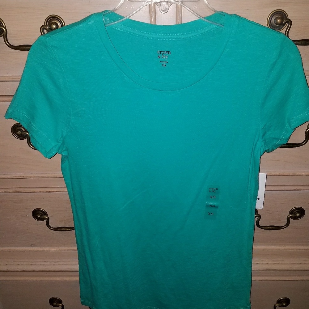 Green Crown & Ivy tshirt